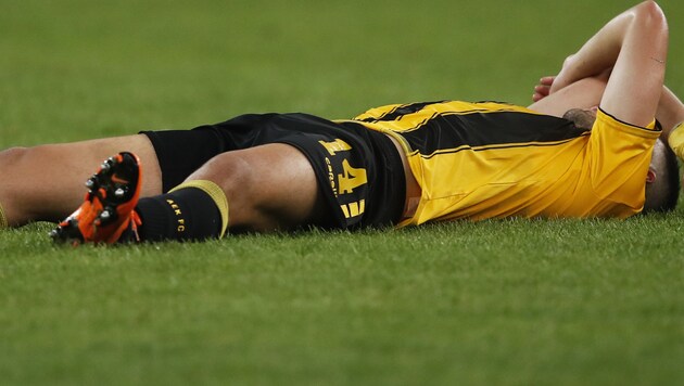 „Zum Genieren“, denkt sich auch dieser AEK-Spieler… (Bild: Associated Press)