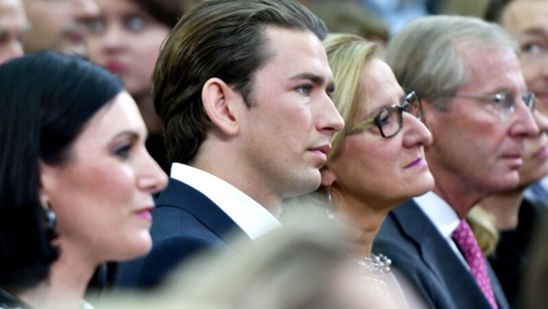 Umweltministerin Elisabeth Köstinger, Bundeskanzler Sebastian Kurz, Landeshauptfrau Johanna Mikl-Leitner und Landeshauptmann Wilfried Haslauer (Bild: APA/HERBERT NEUBAUER)