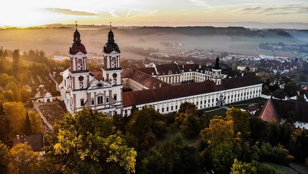 Am Stift St. Florian gab es am Freitagabend eine Anschlagsdrohung (Symbolbild). (Bild: FOTOKERSCHI.AT/KERSCHBAUMMAYR)