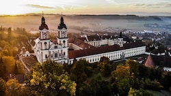 Am Stift St. Florian gab es am Freitagabend eine Anschlagsdrohung (Symbolbild). (Bild: FOTOKERSCHI.AT/KERSCHBAUMMAYR)