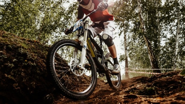 Mountainbiker auf illegalen Strecken sorgen für Ärger (Symbolbild). (Bild: stock.adobe.com (Symbolbild))