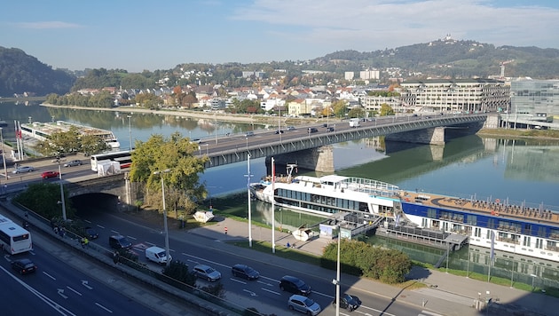 Ein Blick auf Linz, das zumindest wirtschaftliche Herzstück Oberösterreichs. (Bild: Werner Pöchinger)