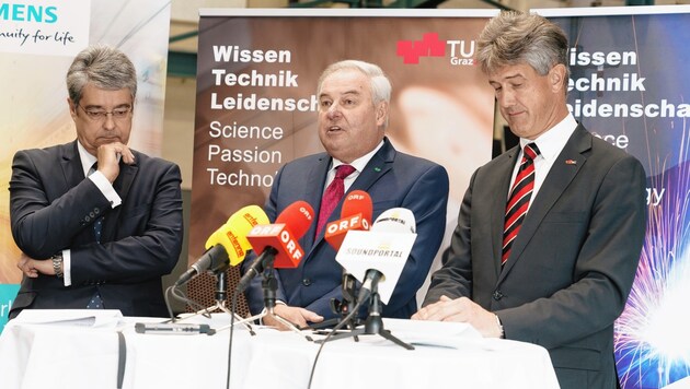 Siemens-Generaldirektor Wolfgang Hesoun, Landeshauptmann Hermann Schützenhöfer, Harald Kainz, Rektor der Technischen Universität Graz (Bild: Land Steiermark)