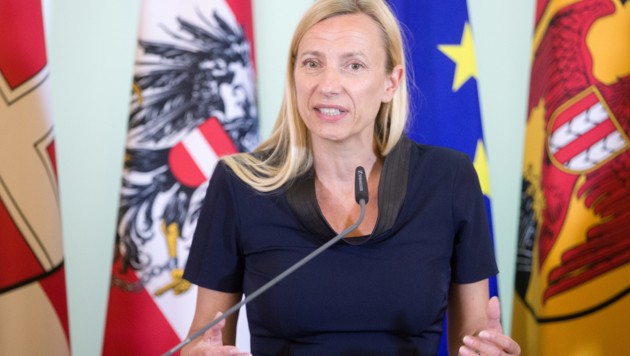Frauenministerin Juliane Bogner-Strauß
