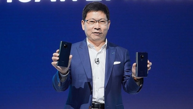 Hier enthüllt Huawei-Manager Richard Yu die Mate-20-Reihe. (Bild: Huawei)