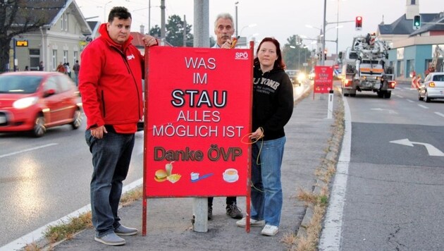 Die Sozialdemokraten protestieren gegen die Staus in Wiener Neudorf. (Bild: SPÖ Wr. Neudorf)