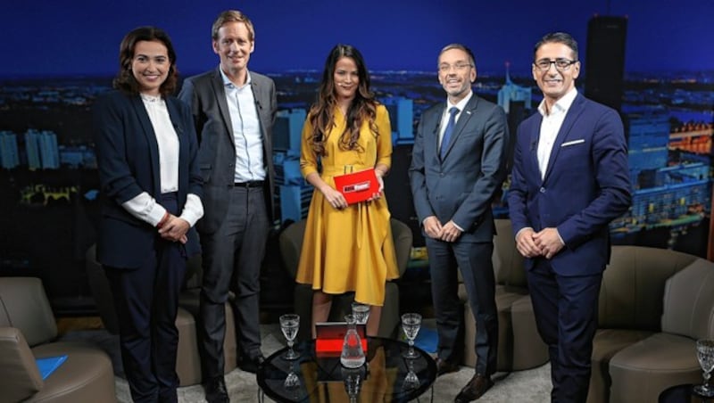 Von links: Alma Zadic (Liste Pilz), Kai Jan Krainer (SPÖ), krone.at-Moderatorin Katia Wagner, Innenminister Herbert Kickl (FPÖ), Efgani Dönmez (parteilos) (Bild: Gerhard Bartel)