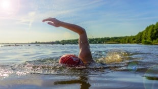 Nach dem Sommer nicht mit dem Schwimmen aufhören. (Bild: ©deyveone - stock.adobe.com)