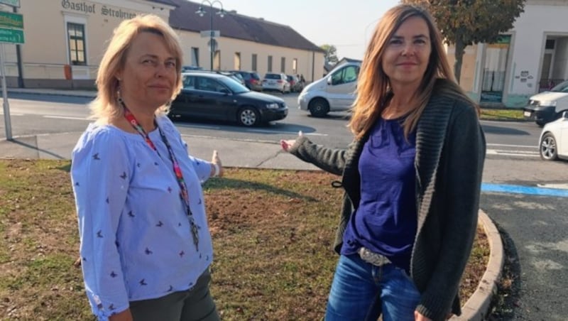 Die Kindergartenpädagoginnen Michaela Kainz (li.) und Antje Werderits wurden Augenzeugen des schrecklichen Unfalls. (Bild: Christian Schulter)