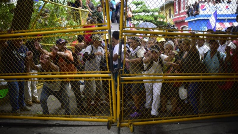 Honduranische Flüchtlinge stürmen die Grenze zu Mexiko. (Bild: AFP or licensors)