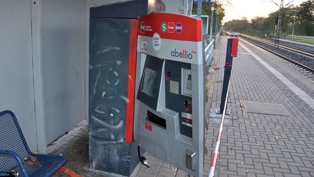 Erst am 9. Oktober war im S-Bahnhof Halle Südstadt ein Ticketautomat (Bild) explodiert. (Bild: Polizei)