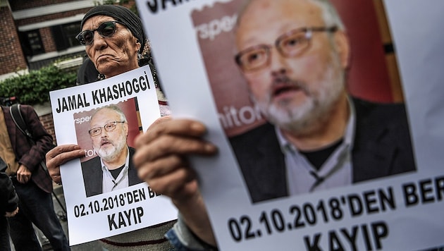Proteste nach dem Mord an Jamal Khashoggi vor dem saudischen Konsulat in Istanbul (Bild: APA/AFP/OZAN KOSE)