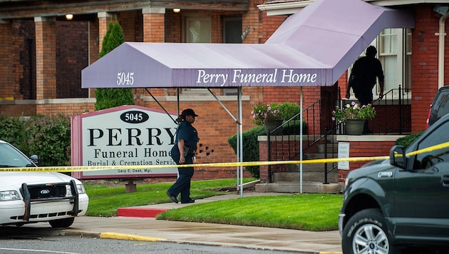 Hinter den Mauer des Perry Funeral Home wurden mehr als 60 Babyleichen gefunden. (Bild: AP)
