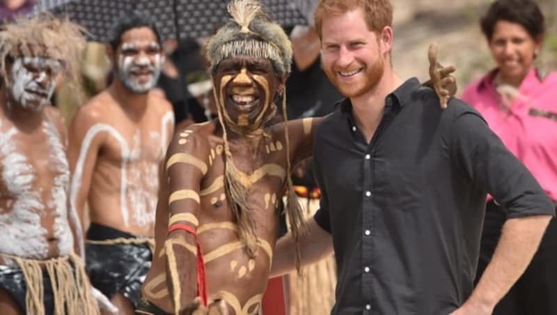 Während sich seine Gattin in einem Spa ausruhte, traf sich Prinz Harry mit den Aborigines. (Bild: AFP)