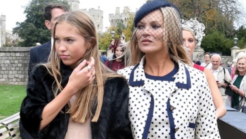 Lila Moss mit ihrer Mama Kate Moss bei der Royal Wedding von Prinzessin Beatrice (Bild: www.PPS.at)