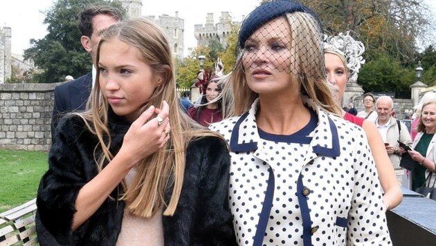 Lila Moss mit ihrer Mama Kate Moss bei der Royal Wedding von Prinzessin Beatrice (Bild: www.PPS.at)