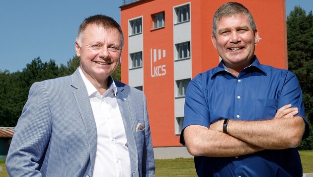 Flughafendirektor Ladislav Ondrich (links) und Marketing-Manager Dieter Pammer (Bild: Flughafen Budweis)