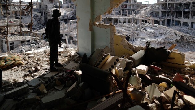 Ein zerstörtes Flüchtlingscamp in der syrischen Hauptstadt Damaskus (Bild: AP)
