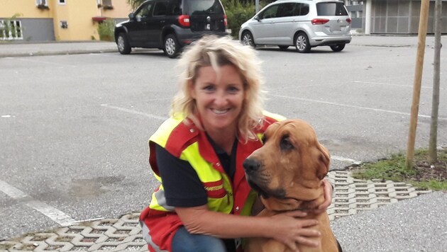 Alexandra Grunow konnte ihren Hund im Auto lassen. Sie fand den Vermissten auf der Anfahrt zum Einsatz. (Bild: Samariterbund)