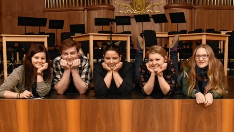 Das Slam-Team: Sabrina Öhler, Lukas Hofbauer, Carmen Kassekert, Estha Sackl und Patricia Radda. (Bild: Poetry Slam/Carmen Kassekert)