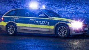 Der Angreifer konnte von Zeugen überwältigt und bis zum Eintreffen der verständigten ...