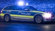 Ein 74-jähriger Mann wurde vor einem Gemeindezentrum tödlich verletzt.