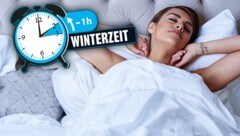 Mit dem Ende der Sommerzeit werden kommenden Sonntag die Zeiger wieder von 3.00 auf 2.00 Uhr zurückgedreht. (Bild: stock.adobe.com, krone.at-Grafik)