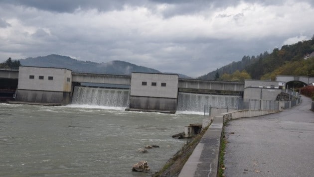 Der Verbund hat begonnen die Stauspiegel bei den Draukraftwerken abzusenken, auch beim Kraftwerk Lavamünd. (Bild: Georg Bachhiesl)