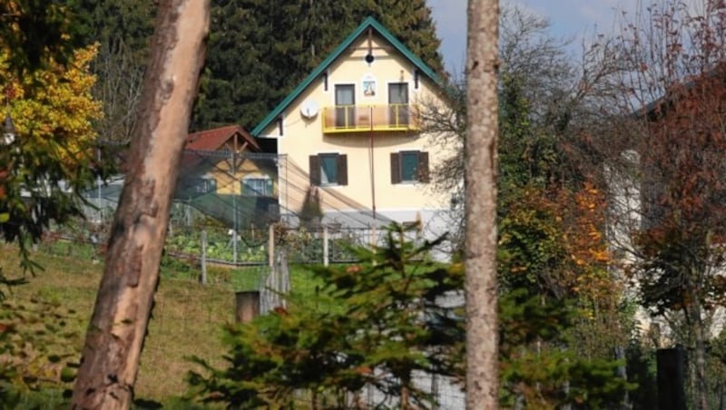 In diesem Haus legte sich Friedrich F. auf die Lauer und wartete auf seine Nachbarn. (Bild: Jürgen Radspieler)