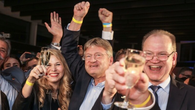 Anhänger und Kandidaten der AfD in Hessen hatten Grund zum Jubeln. (Bild: AFP)