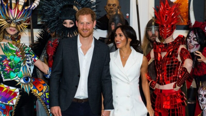 Prinz Harry und Herzogin Meghan treffen Künstler im Courtenay Creative in Wellington in Neuseeland. (Bild: Copyright 2018 The Associated Press. All rights reserved)