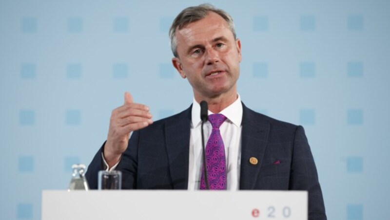 Verkehrsminister Norbert Hofer bei der Pressekonferenz in Graz (Bild: APA/ERWIN SCHERIAU)