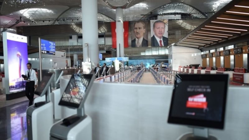 Teile des Terminals präsentierten sich schon im Oktober von ihrer schönsten Seite. (Bild: AFP)