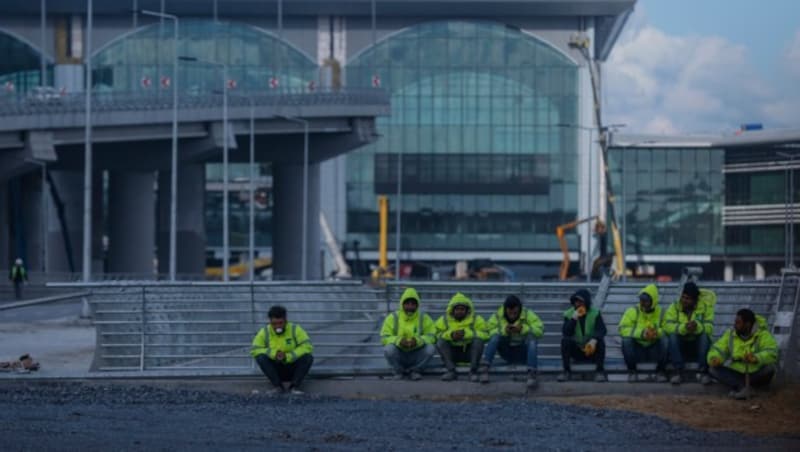 In weiten Teilen ist der neue Flughafen noch Baustelle. (Bild: AP)