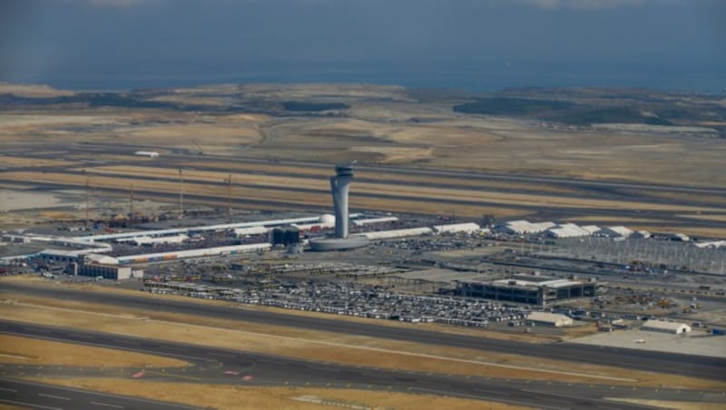 Der neue Flughafen aus der Luft gesehen (Bild: AP)