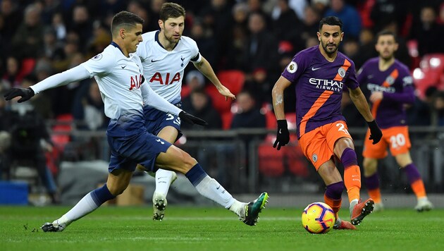 Auch Manchester-City-Star Riyad Mahrez (re.) könnte mit Algerien nach Klagenfurt und St. Veit kommen. (Bild: APA/AFP/Ben STANSALL)