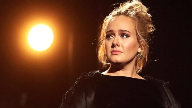 Sängerin Adele während der Grammy-Awards 2017 (Bild: 2017 Getty Images)