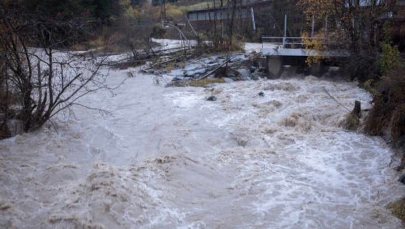 Hochwasser Arnbach (Bild: zeitungsfoto.at)