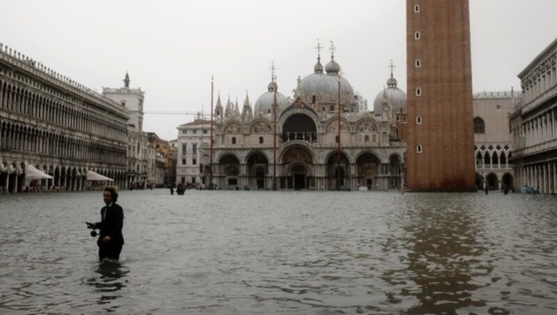 Überschwemmung auf dem Markusplatz in Venedig (Bild: AFP)