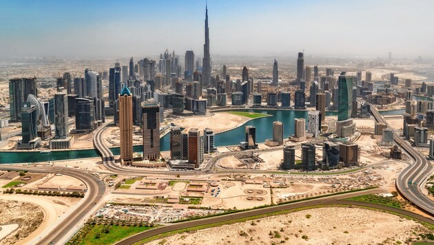Die Skyline von Dubai, der größten Stadt in den Vereinigten Arabischen Emiraten (Bild: stock.adobe.com)