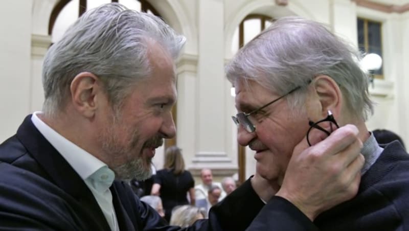 Festredner Peter Turrini (re.) und Josefstadt-Direktor Herbert Föttinger (li.) (Bild: APA/HERBERT NEUBAUER)