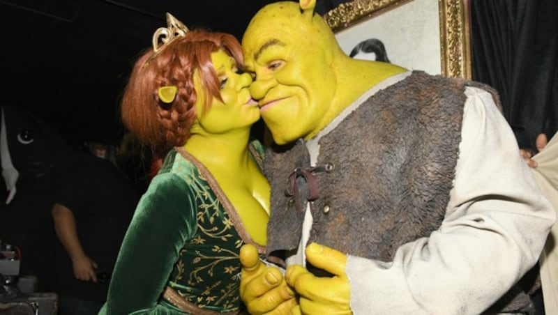 Heidi Klum und Tom Kaulitz turtelten als Fiona und Shrek zu Halloween (Bild: 2018 Getty Images)