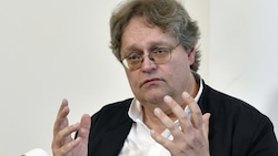 Jurist Peter Kolba ist Obmann des Verbraucherschutzvereins. (Bild: APA/HANS PUNZ)