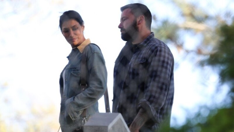 Ben Affleck mit Janina Gavankar am Set seines neuen Films „Torrance“ (Bild: www.PPS.at)