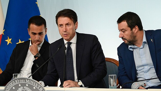 Premierminister Giuseppe Conte (Mitte) und die beiden Vizeregierungschefs Matteo Salvini (rechts) und Luigi Di Maio (links) (Bild: APA/AFP/Filippo MONTEFORTE)