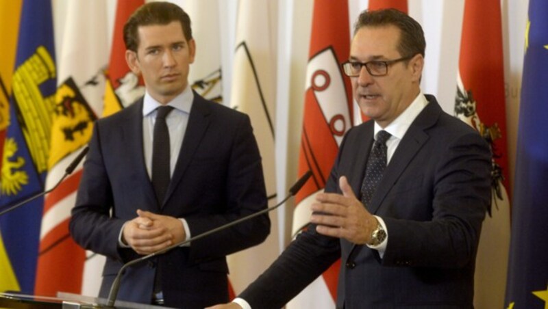 Bundeskanzler Sebastian Kurz und Vizekanzler Heinz-Christian Strache beim Ministerrats-Pressefoyer (Bild: APA/Herbert Pfarrhofer)