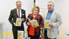 "Statistik trifft Kunst - Präsentation des neuen statistischen Handbuches des Landes Kärnten mit LH Peter Kaiser, Evelin Leitner, Leiterin der Statistikabteilung, und Wilfried Kofler, dem künstlerischen Mitgestalter ©fritzpress (Bild: © Fritz-Press GmbH - Rights Managed (RM))