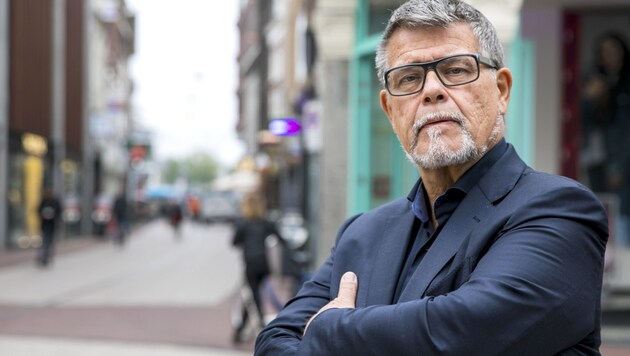 Emile Ratelband wär lieber 49 statt 69 Jahre alt. (Bild: AFP)