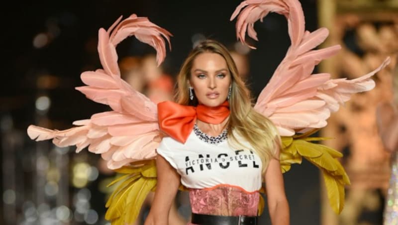 Candice Swanepoel am Laufsteg von Victoria‘s Secret (Bild: Evan Agostini / AP / picturedesk.com)