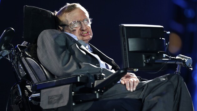 Der Erlös für Hawkings Rollstuhl geht an die Stiftung des Forschers (Bild: AP)